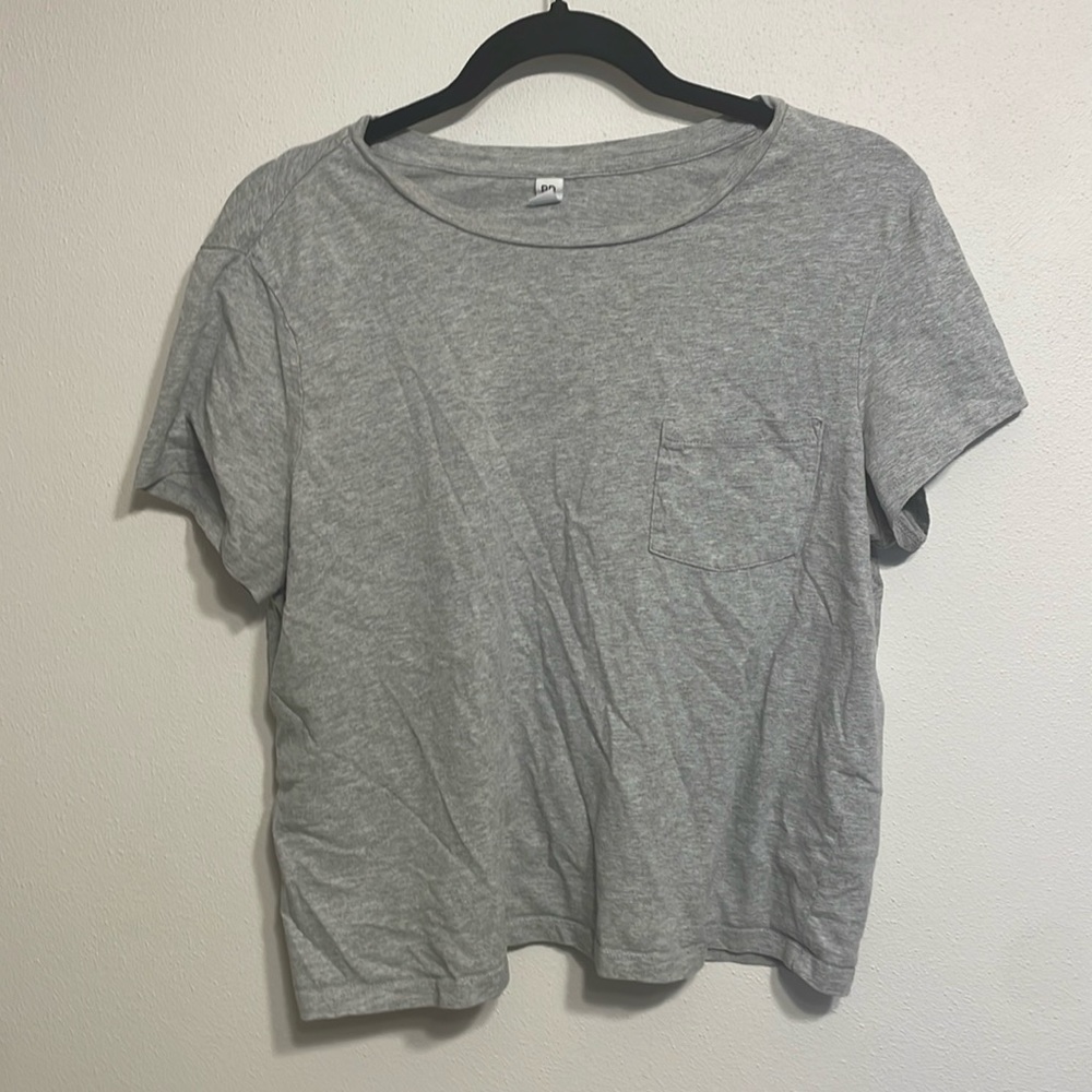 Grey cropped pocket tee